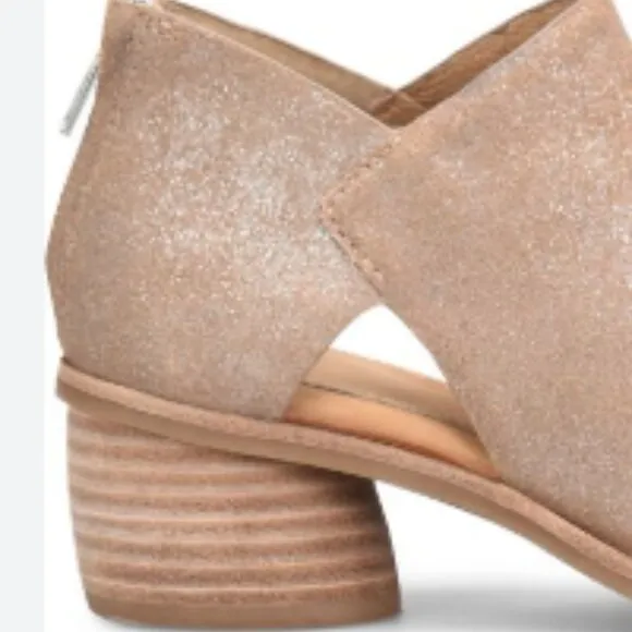 new SOFFT Full-grain Italian suede metallic finish Carleigh sandals in natural