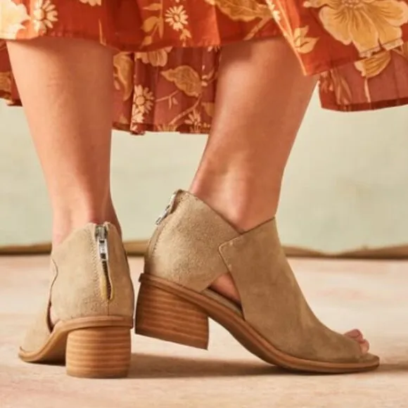 new SOFFT Full-grain Italian suede metallic finish Carleigh sandals in natural