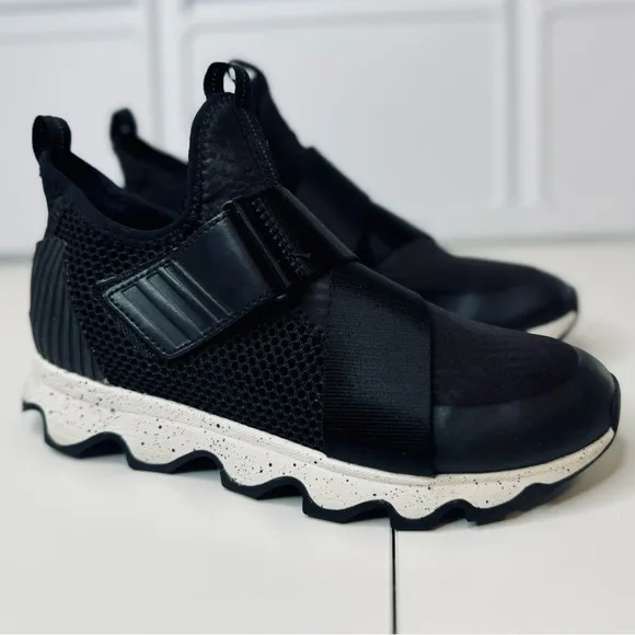NEW Sorel Kinetic Mesh Sneakers Black Embossed Zebra SZ 7.5