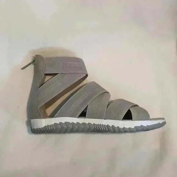 New Sorel Out N About Plus Strap Dove Gray Color Sandals Size 7