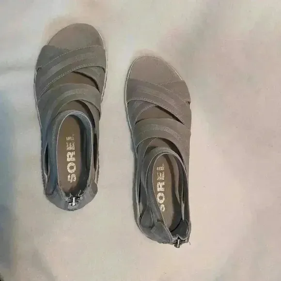 New Sorel Out N About Plus Strap Dove Gray Color Sandals Size 7