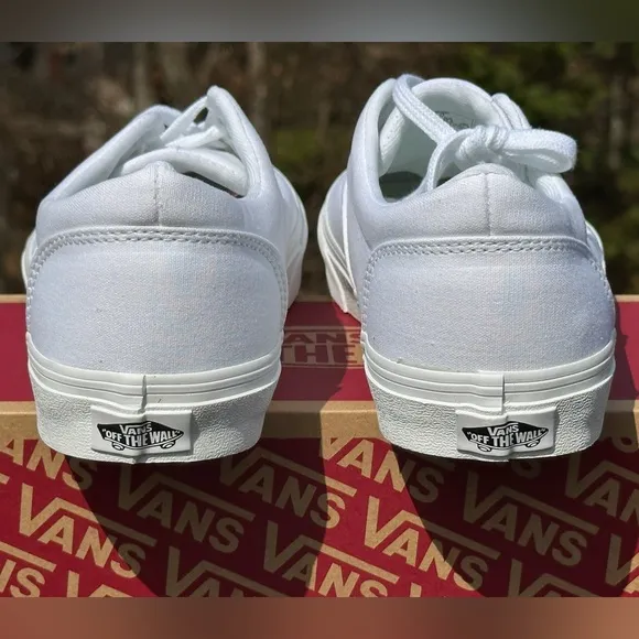 NEW Vans Doheny Casual Sneakers Triple White Womens 11 | Mens 9.5