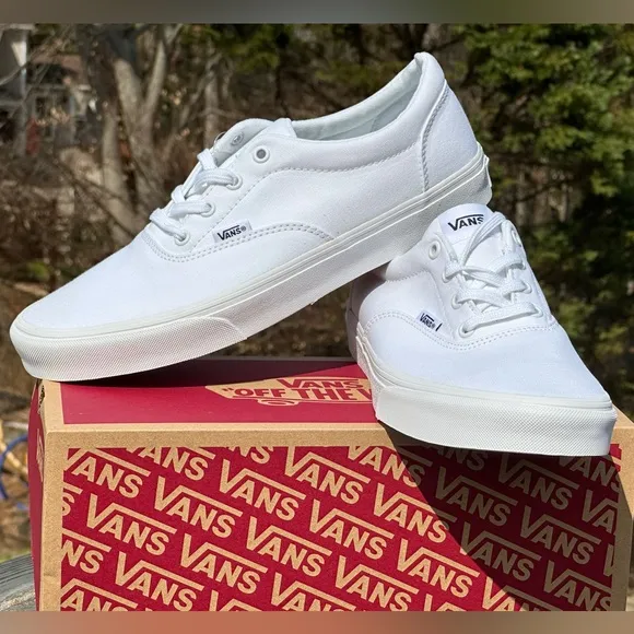 NEW Vans Doheny Casual Sneakers Triple White Womens 11 | Mens 9.5