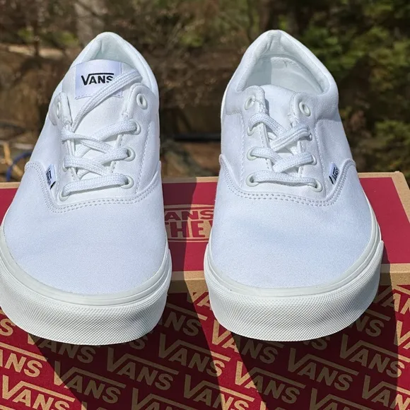 NEW Vans Doheny Casual Sneakers Triple White Womens 11 | Mens 9.5