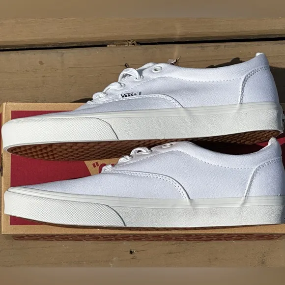 NEW Vans Doheny Casual Sneakers Triple White Womens 11 | Mens 9.5