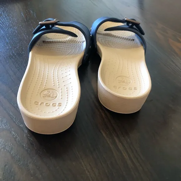 NEW🌟Crocs Blue and Tan Women's Slide Sandals size 9 summer resort travel comfort