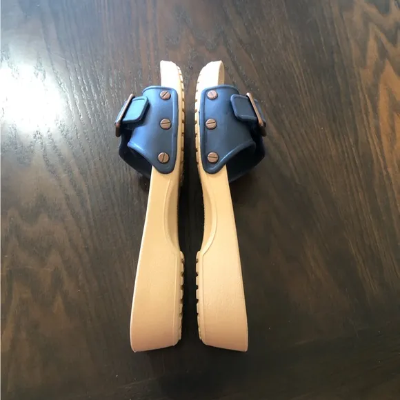 NEW🌟Crocs Blue and Tan Women's Slide Sandals size 9 summer resort travel comfort