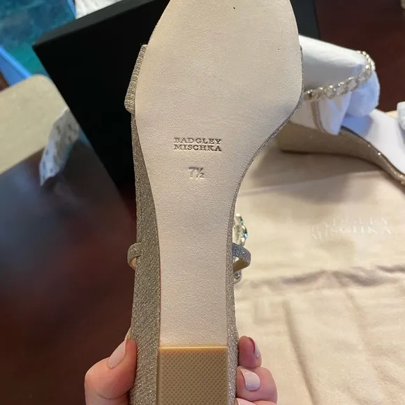 NIB! Badgley Mischka Kaelyn Gold Sandal-7.5