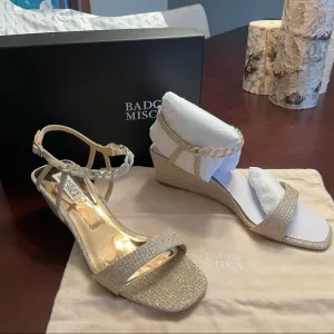 NIB! Badgley Mischka Kaelyn Gold Sandal-7.5