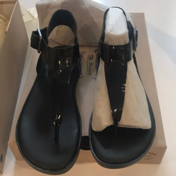 NIB Kork-Ease Catriona Black Patent Leather Thong Ankle Strap Flat Sandals US 6M