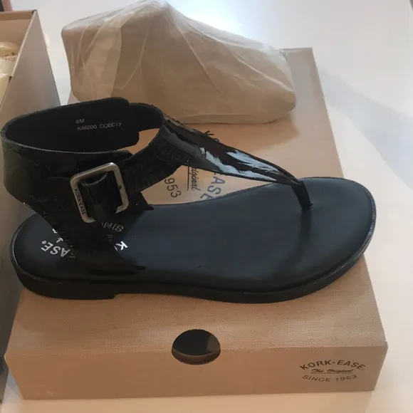 NIB Kork-Ease Catriona Black Patent Leather Thong Ankle Strap Flat Sandals US 6M