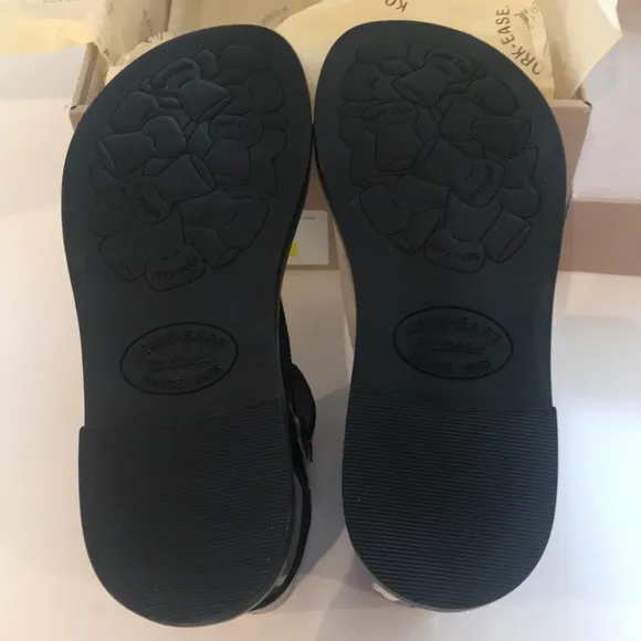 NIB Kork-Ease Catriona Black Patent Leather Thong Ankle Strap Flat Sandals US 6M