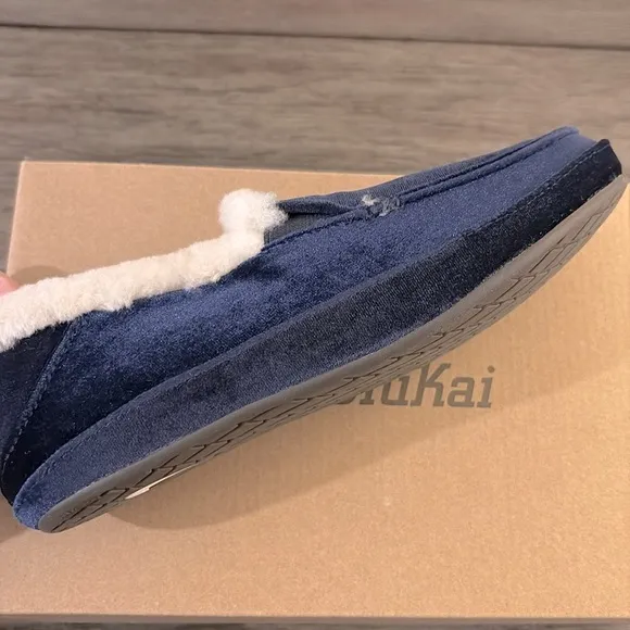 NIB [OluKai] Ku'una Lanui Indoor/Outdoor Soft Velvet Slipper Navy Blur Women’s 6
