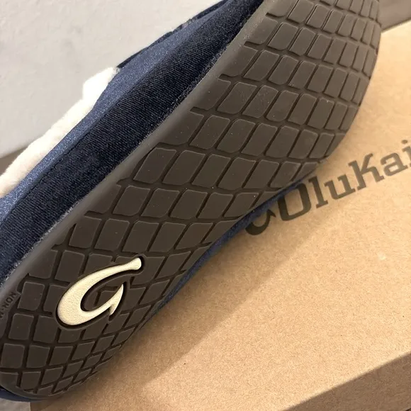 NIB [OluKai] Ku'una Lanui Indoor/Outdoor Soft Velvet Slipper Navy Blur Women’s 6