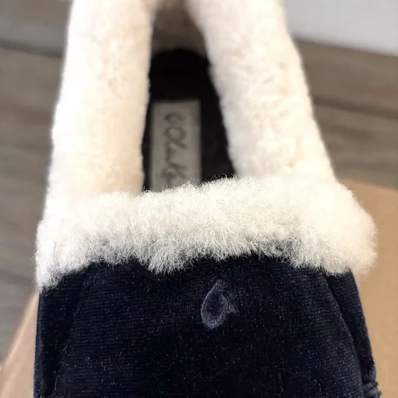 NIB [OluKai] Ku'una Lanui Indoor/Outdoor Soft Velvet Slipper Navy Blur Women’s 6