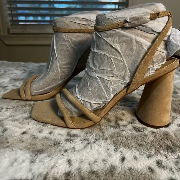 NIB Sam Edelman Kia Block Heel Suede Sandals in Nude Cappuccino sz 10 wide