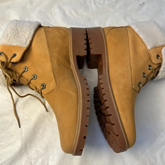 NIB Timberland Jayne Fleece Fold Down Lace Up Boots Wheat Nubuck SZ 9.5