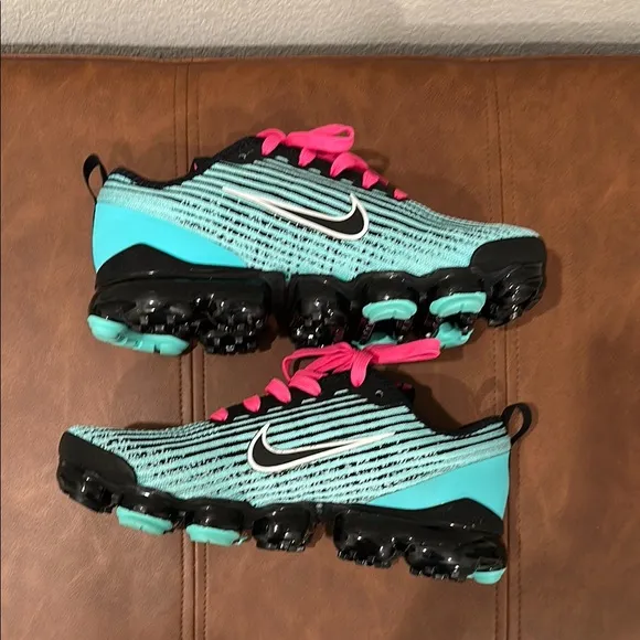 Nike Air Black and Teal Sneakers with Pink Laces - New w/o tags