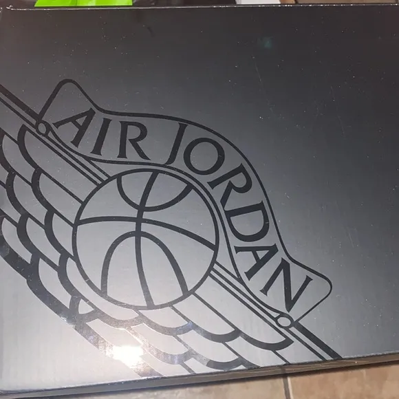 Nike AIR JORDAN 1 LOW SE Psychic Purple and Hyper Jade Sneakers