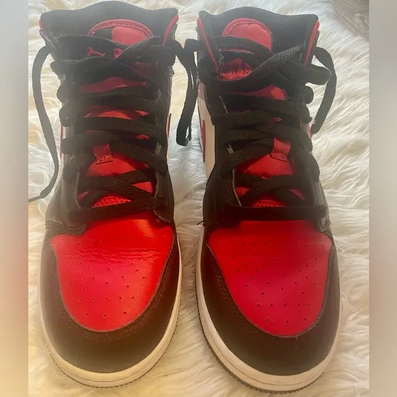 Nike Air Jordan 1 Mid GS Black Fire Red