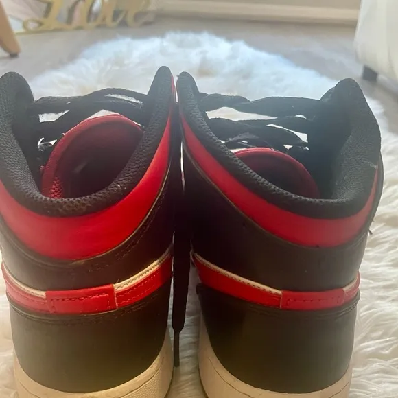 Nike Air Jordan 1 Mid GS Black Fire Red