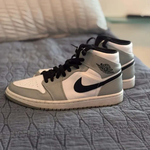 Nike Air Jordan 1 Mid Light Smoke Grey Mid-top