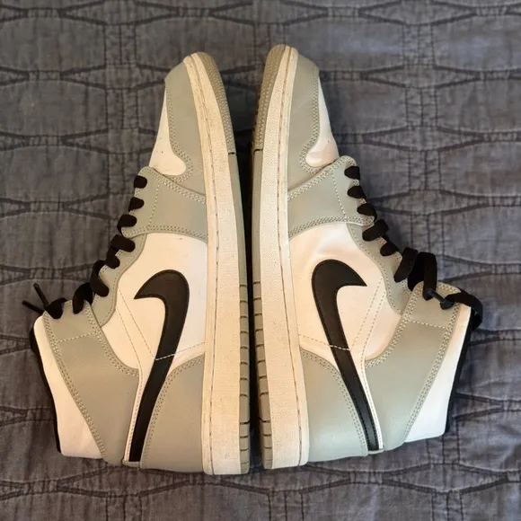 Nike Air Jordan 1 Mid Light Smoke Grey Mid-top