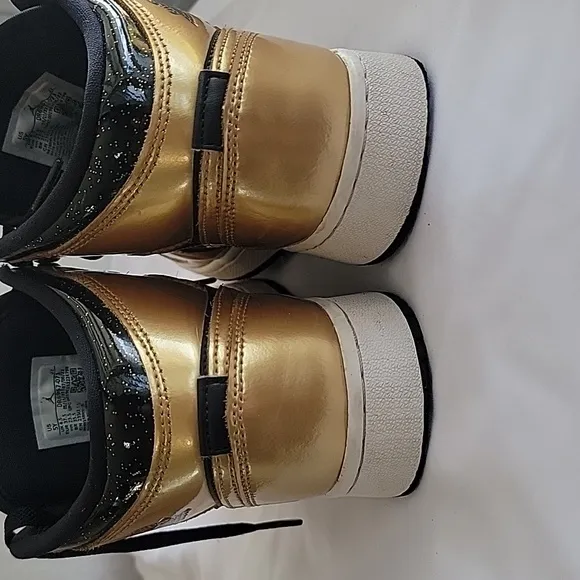 Nike Air Jordan 1 Mid SE Metallic Gold DR6967-071  Size 5Y.