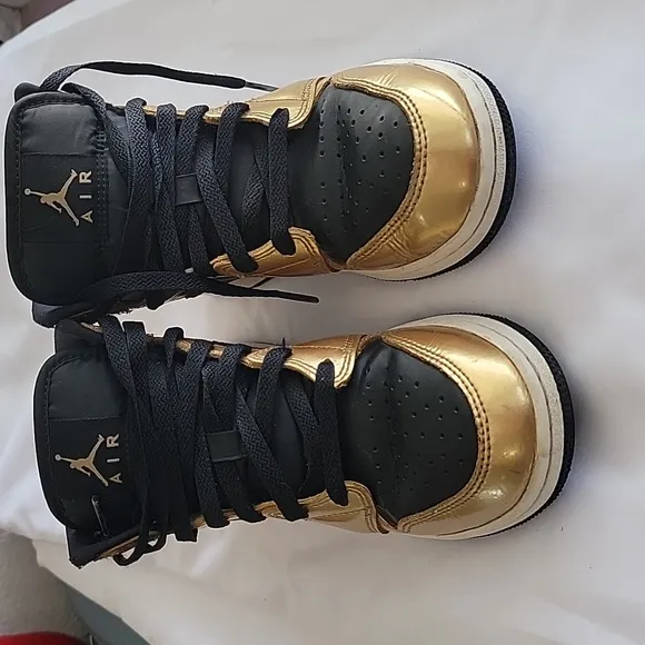 Nike Air Jordan 1 Mid SE Metallic Gold DR6967-071  Size 5Y.