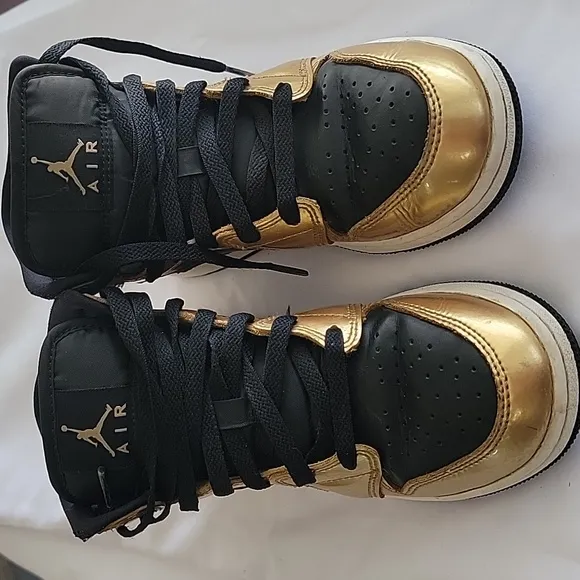 Nike Air Jordan 1 Mid SE Metallic Gold DR6967-071  Size 5Y.