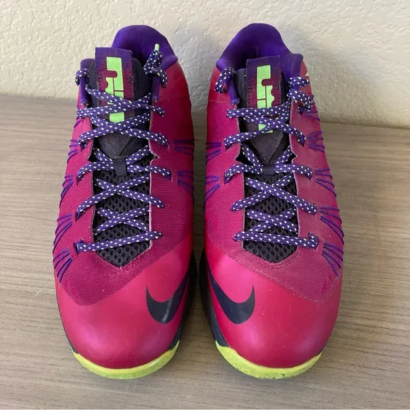 Nike Air LeBron Broncurial Men’s sz 13 EUC Sneakers w/ LeBron James