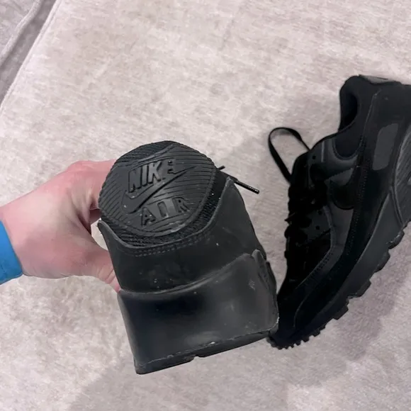 Nike Air Max 90 Men’s Shoe – Size 12 | All-Black Streetwear Essential Matrix