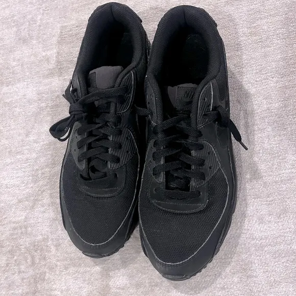Nike Air Max 90 Men’s Shoe – Size 12 | All-Black Streetwear Essential Matrix