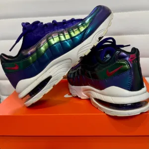 Nike Air Max 95 SE Metallic Purple Youth Size 6.5/Womens 8 AJ1899-500