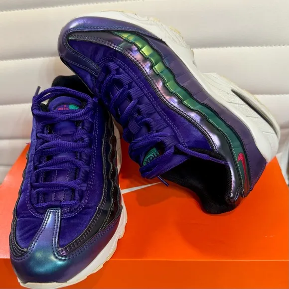 Nike Air Max 95 SE Metallic Purple Youth Size 6.5/Womens 8 AJ1899-500