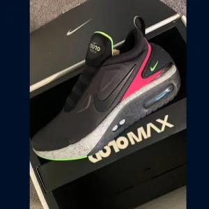 Nike Air Max Sneakers - Black and Pink