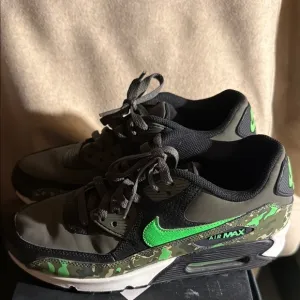 Nike Air Max Sneakers with Green Camo 6.5 Y 8 W