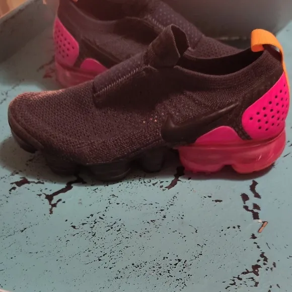 Nike Black and Pink Modern Slip-On Sneakers