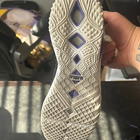 Nike Black and Purple Sneakers Sleek Athletic Design