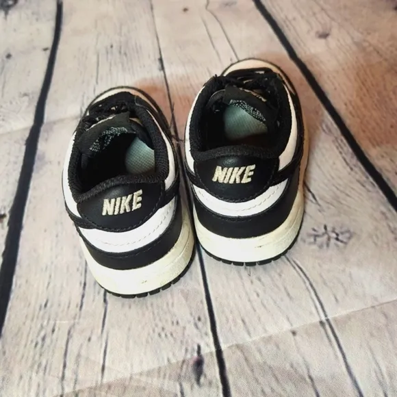 Nike Black and White Little Boys Sneakers Low-Top Lace-Up Design Sz 5C EUC
