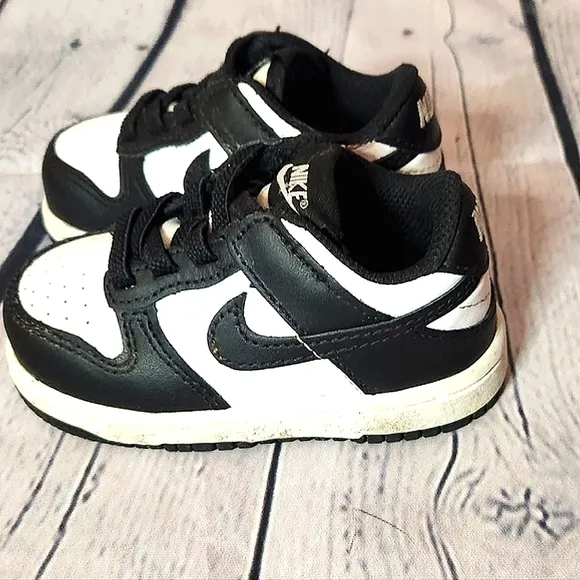 Nike Black and White Little Boys Sneakers Low-Top Lace-Up Design Sz 5C EUC