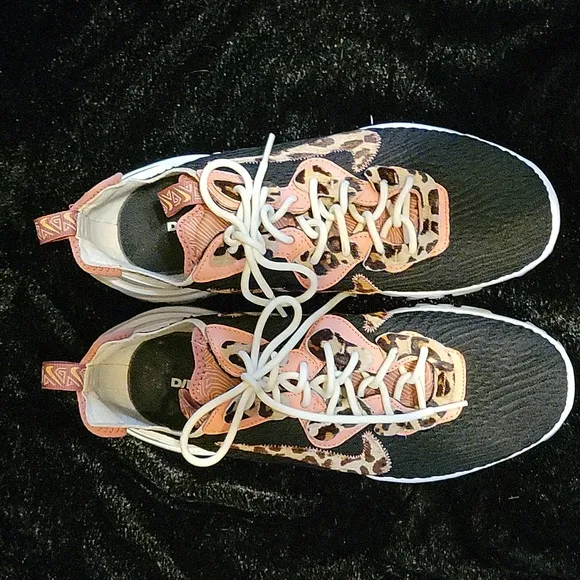 Nike Black, Light Pink and Leopard Print Sneakers