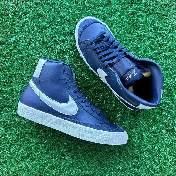 Nike Blazer Mid ‘77 Obsidian / Phantom Sail