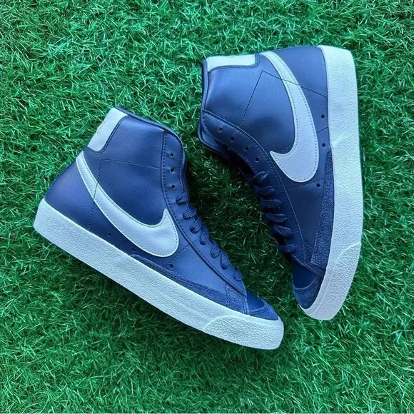 Nike Blazer Mid ‘77 Obsidian / Phantom Sail
