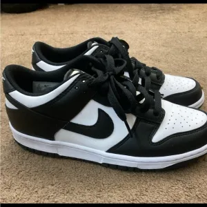Nike Classic Black and White Low-Tops