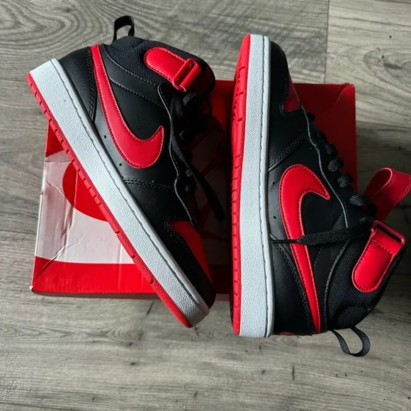 Nike Court Borough Mid 2 size 5y