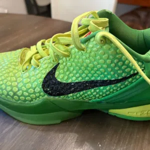 Nike Green and Black Sneakers with Textured Design