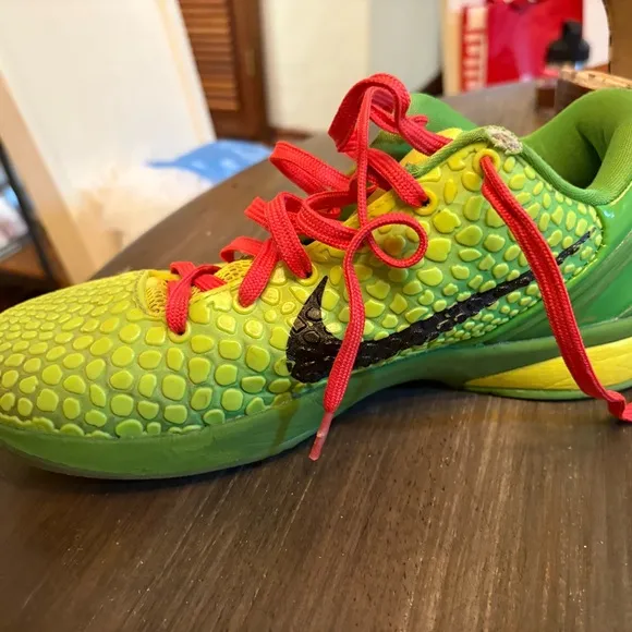 Nike Green and Black Sneakers with Textured Design