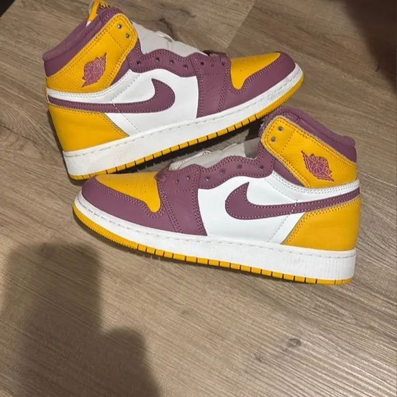 Nike High-Top Sneakers in Yellow and Purple