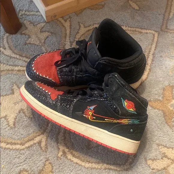 NIKE Jordan 1 Siempre Familia Kids Black and Red Sneakers 6.5 Y $75